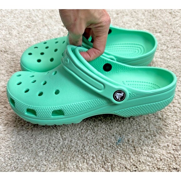 NWT Crocs Classic Clogs “Pistachio/Mint” Women’s 10 Men’s 8 - Picture 1 of 4